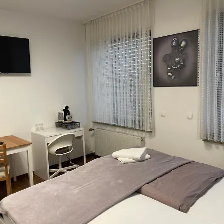 Отель Hotel-kronenhof 2*